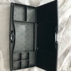 Hard plastic 2-sided travel jewelry case.Like new!
